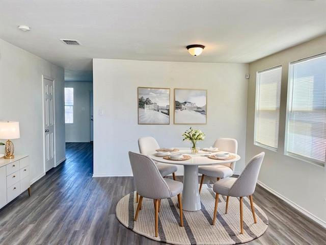 Building Photo - 820 Wrigley Dr