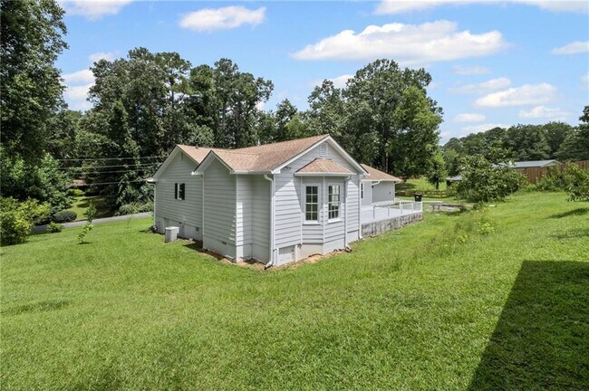Building Photo - 3535 Stonewall Dr NW