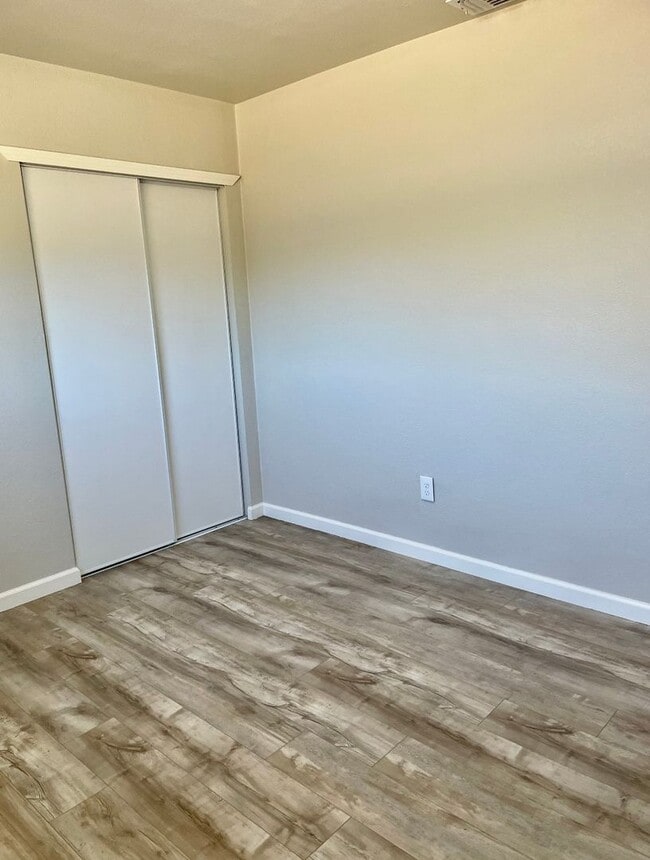 Building Photo - LINCOLNVIL9849