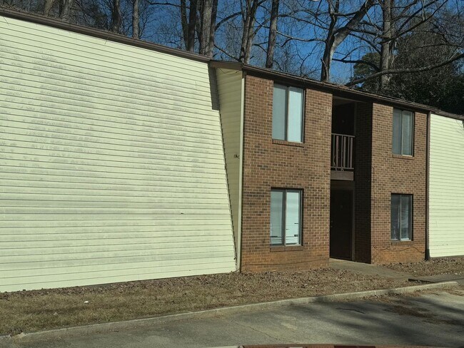 Building Photo - Two bedroom, 1 bath apartment in Haw River