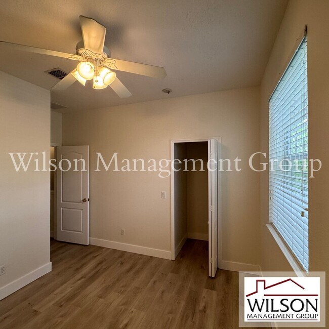 Building Photo - 10328 Manderley Way