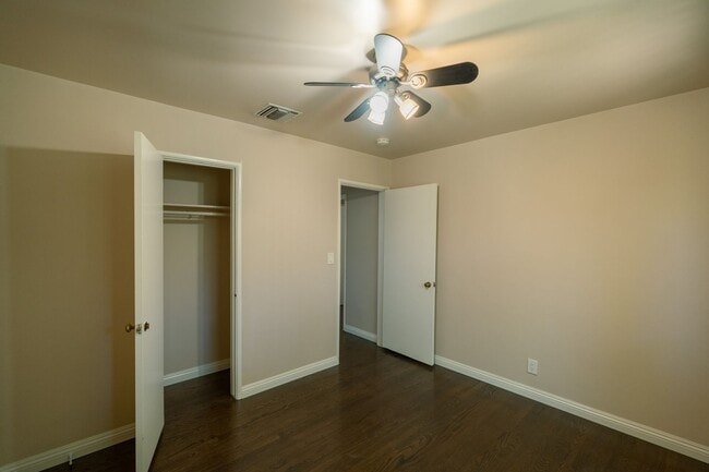 Building Photo - 240 N Shamrock Ave