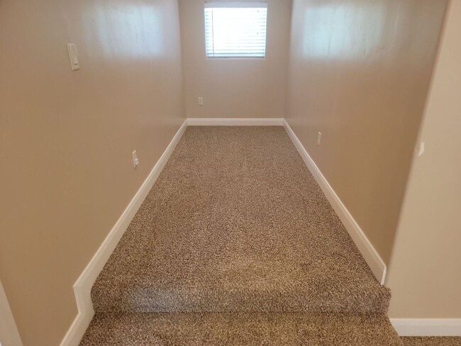 Building Photo - Gorgeous 6 Bedroom Home in Washington!