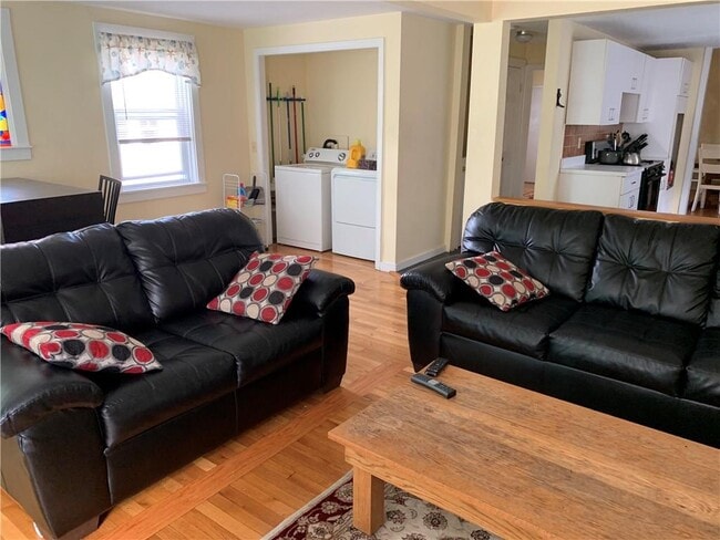 Building Photo - 23 Carey St