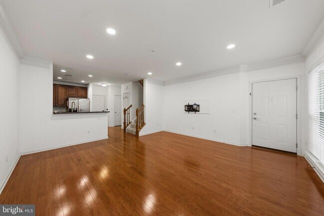 Building Photo - 15259 Leicestershire St