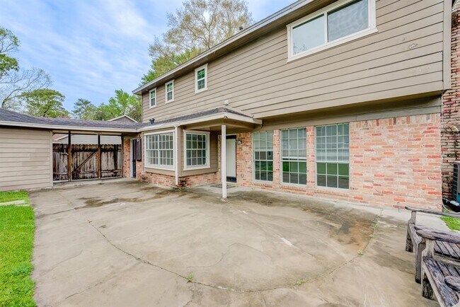 Building Photo - 560 Landfall Ln