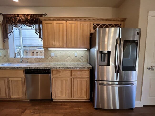 Building Photo - Beautiful 5 Bedroom Home + Office with Grand Entry, Gourmet Kitchen & Private Backyard