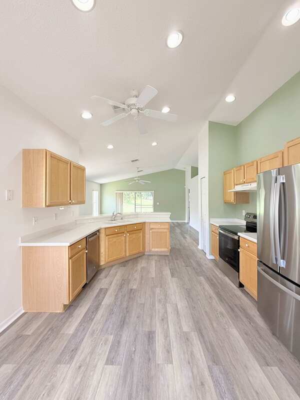 Building Photo - 240 Center Oak Cir
