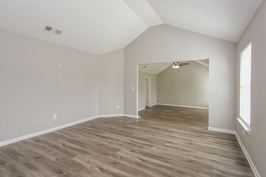 Building Photo - 265 Redding Ridge