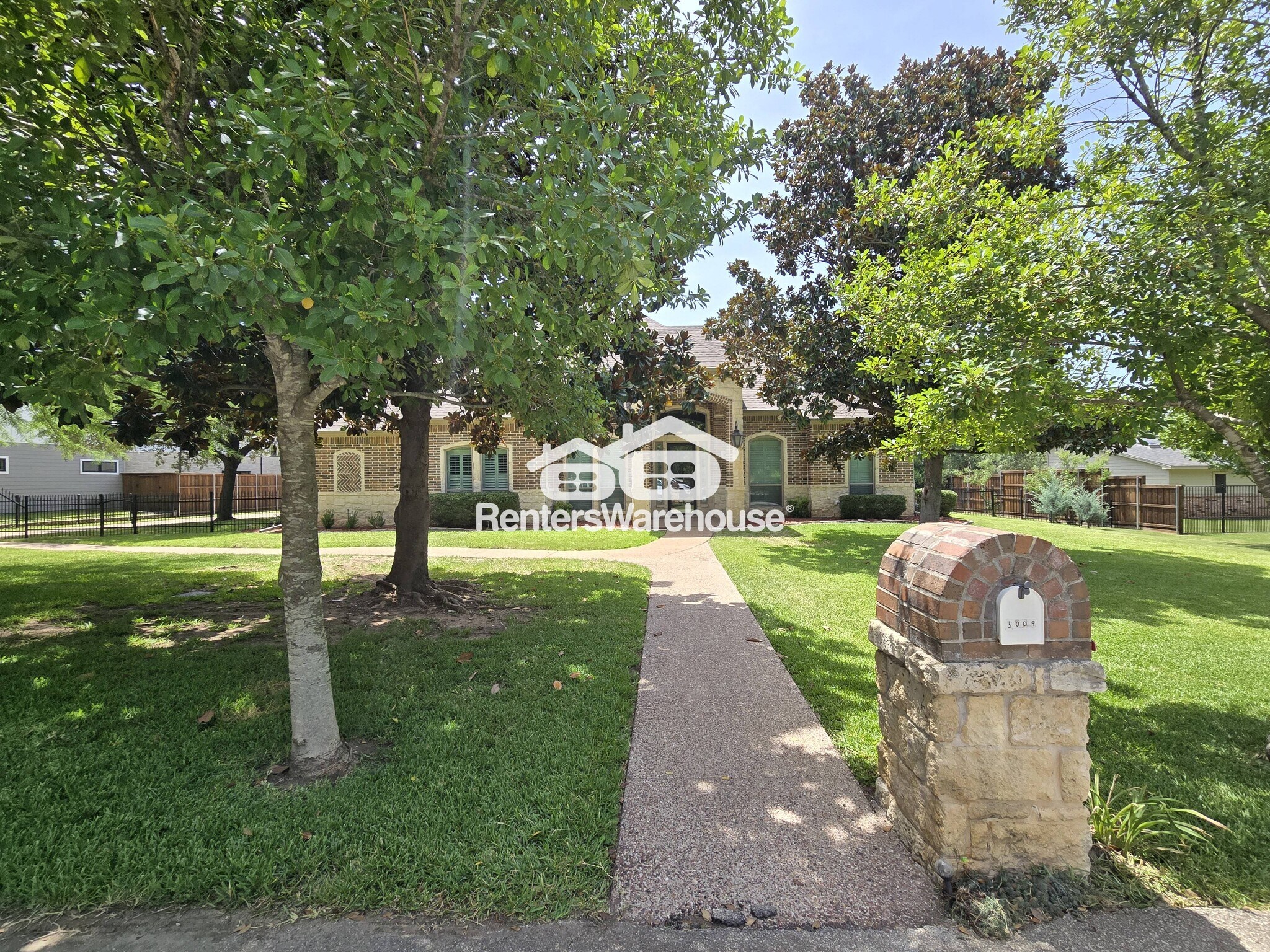 Building Photo - 5009 Bayberry St