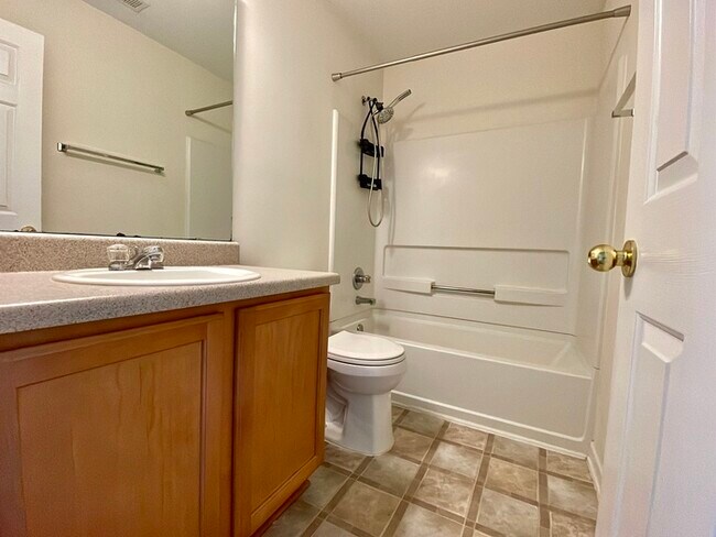 Building Photo - 1011 Sophomore Ct