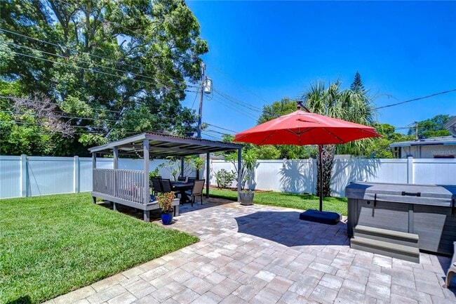 Building Photo - 5635 24th Ave N