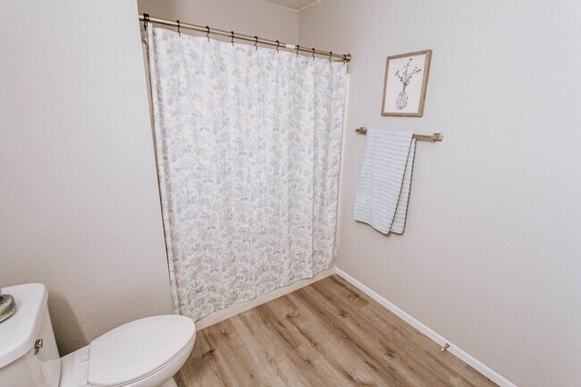 Building Photo - Welcome Home to Lincoln Woods: Modern Livi...