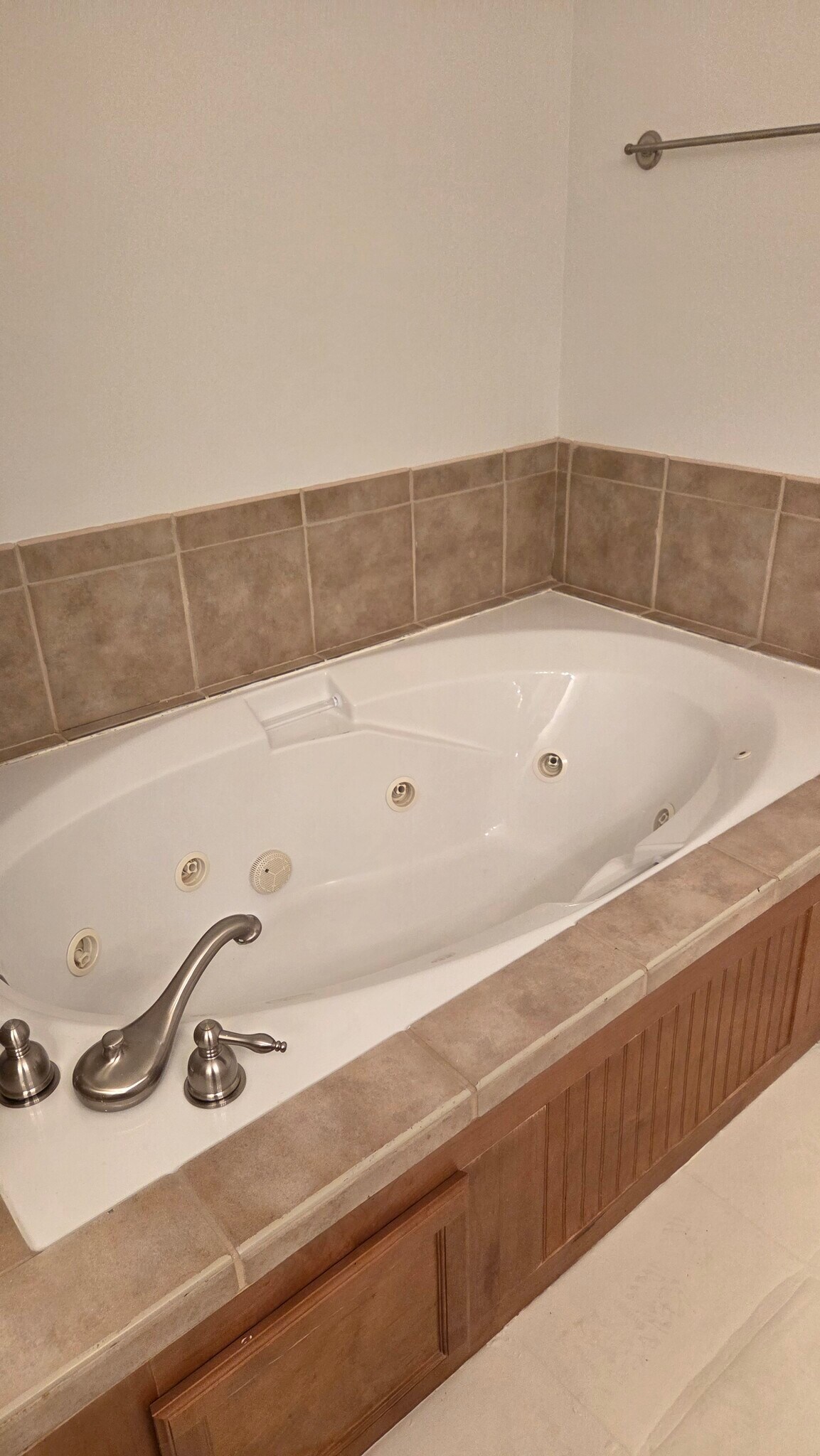 Building Photo - 324 Avenue of the Oaks