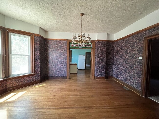 Building Photo - Rare once in a lifetime opportunity, Victo...