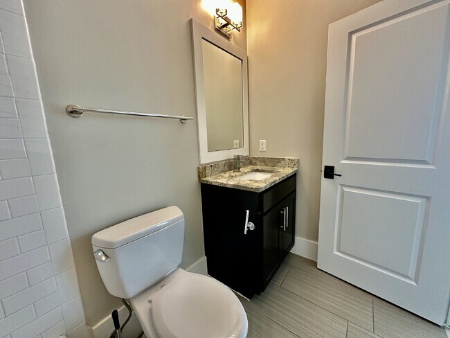 Building Photo - Two Bedroom Condo in the Heart of the Bluffton Promenade!