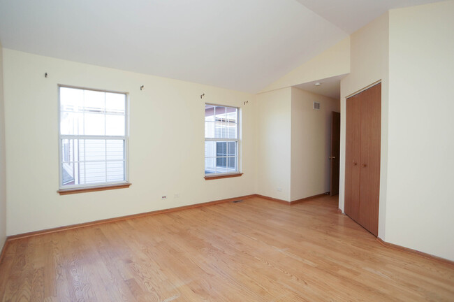 Building Photo - 671 Legends Dr