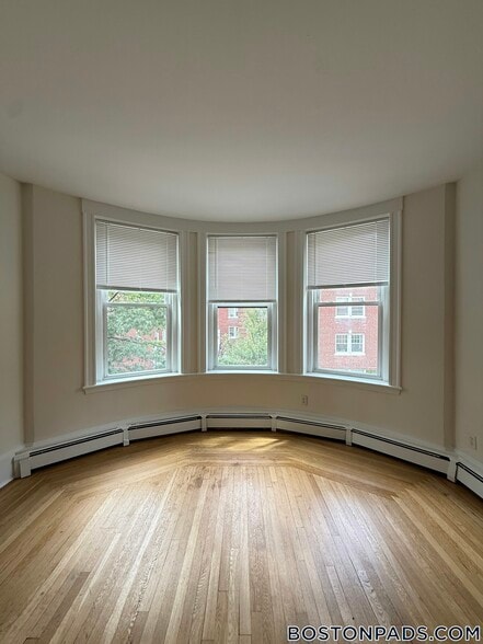 Building Photo - 1539 Beacon St