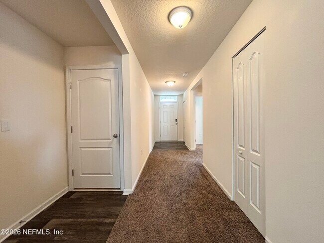 Building Photo - 1763 Eagle View Way