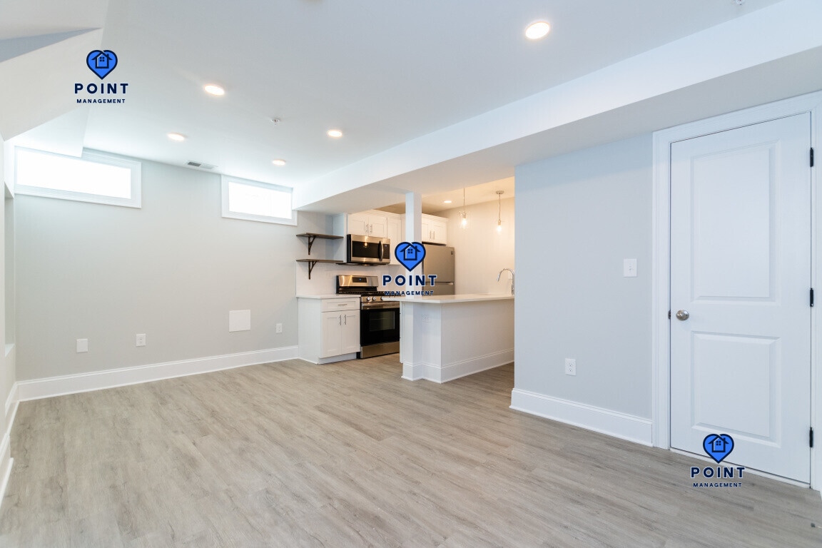 Building Photo - 220 Havre St