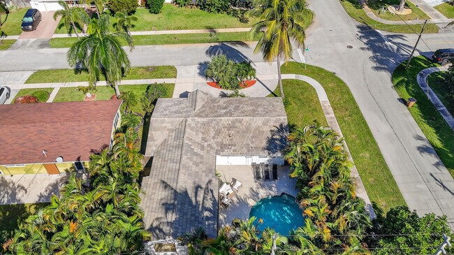 Building Photo - 954 SE 7th St