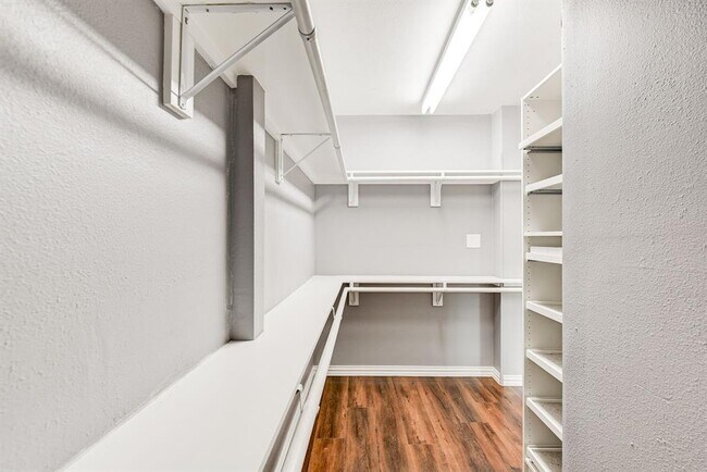 Building Photo - 6306 Riverview Way