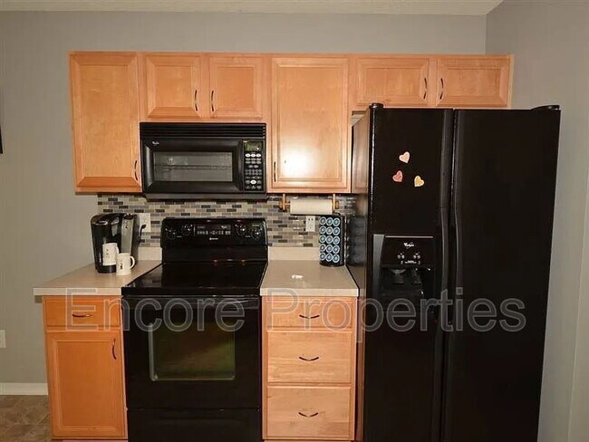 Building Photo - 6225 Saybrooke Dr