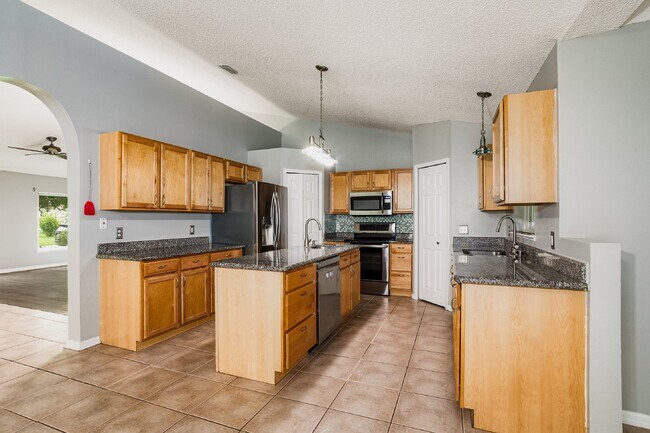 Building Photo - FOR RENT:  4 BEDROOM 2, BATHROOM HOME IN H...