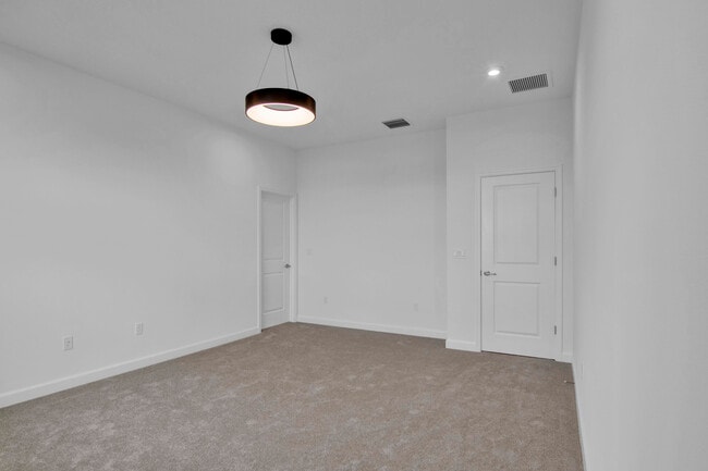 Building Photo - 14075 SW Thorens Dr