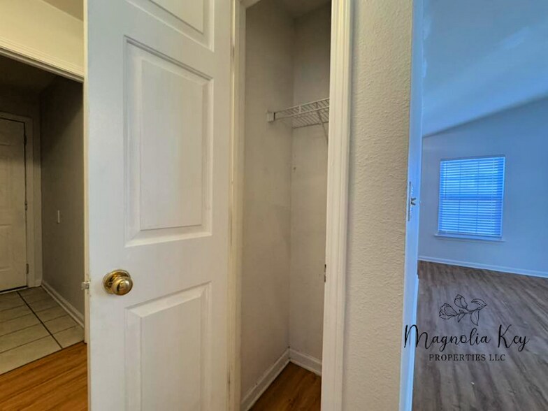 Building Photo - 1117 Stoney Falls Blvd