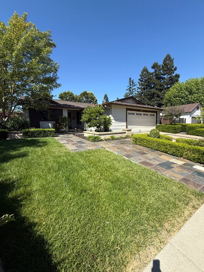 Building Photo - Stunning Fully Remodeled 4-Bedroom 2 Bathroom Home with Designer Kitchen & Spacious Open Layout i...