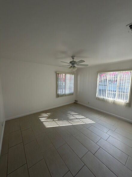 Building Photo - 967 E Camino Parocela