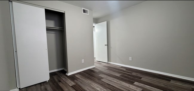 Building Photo - Beutiful 2 bedroom 1 bath apartment