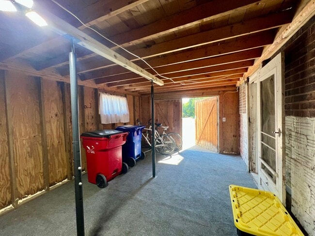 Building Photo - Beautifully Renovated & Fully Furnished Home in Peoria Heights!