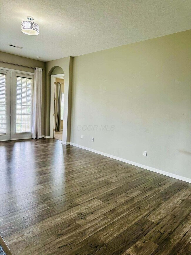 Building Photo - 3225 Rossmore Cir