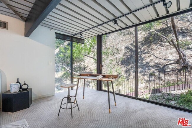 Building Photo - 4046 Stoneybrook Dr