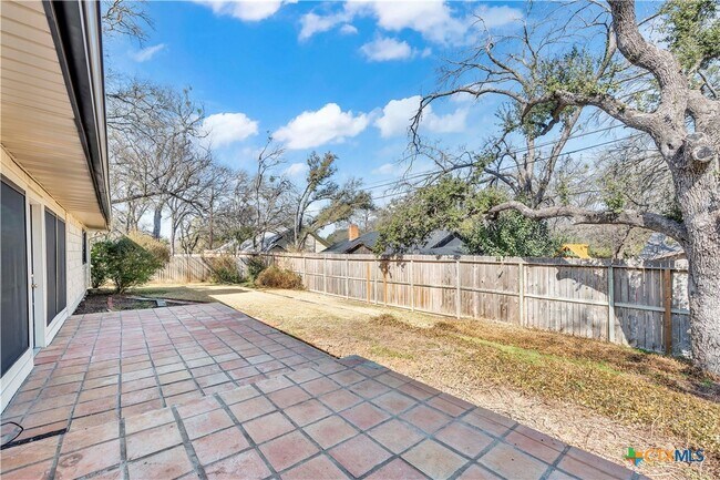 Building Photo - 513 Red River Rd