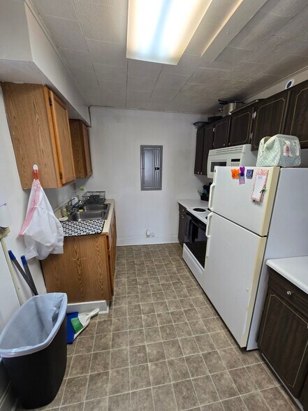 Building Photo - 45 Main St