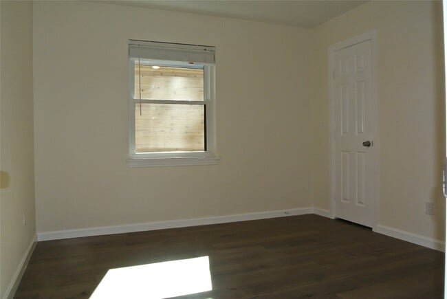 Building Photo - 7911 Greenbush St