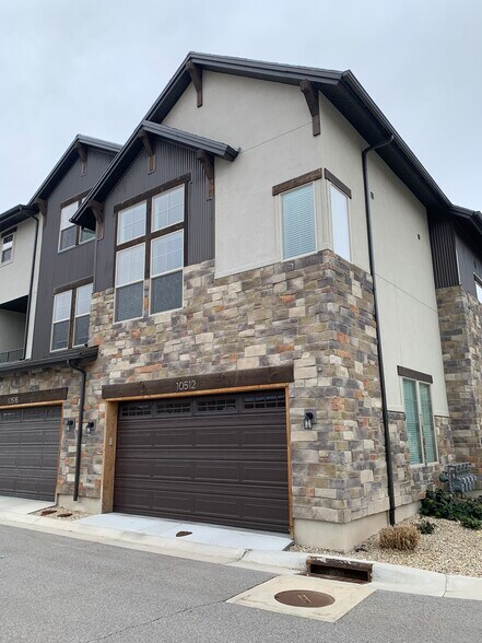 Primary Photo - 10512 S Sandy Sage Way