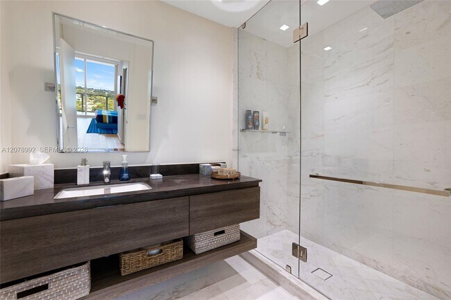 Building Photo - 360 Ocean Dr