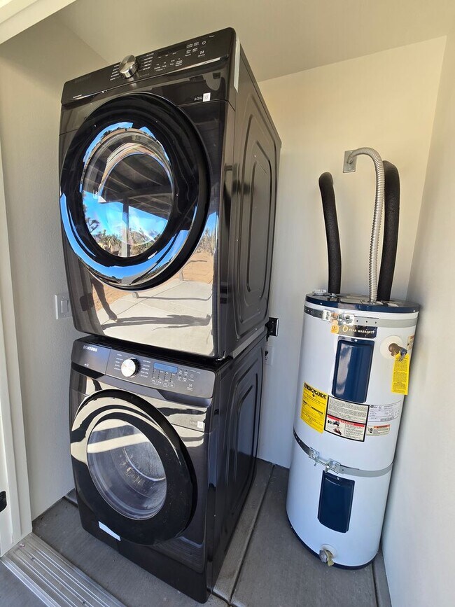 Building Photo - All Brand New!!