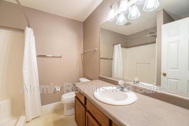 Building Photo - 322 Hawthorne Oaks Way