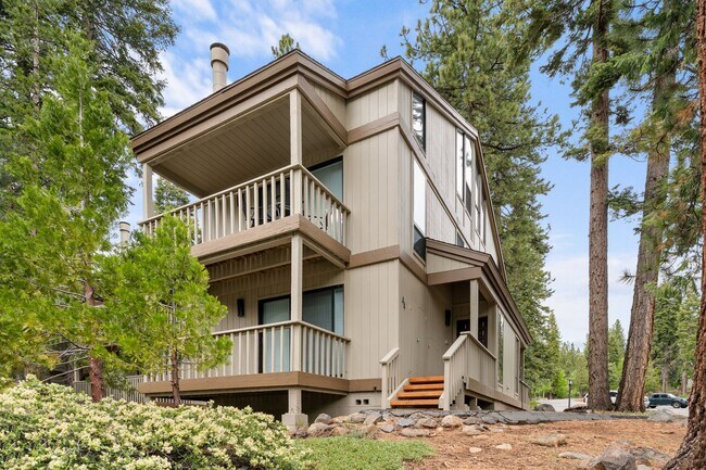 Building Photo - 1001 Commonwealth Dr