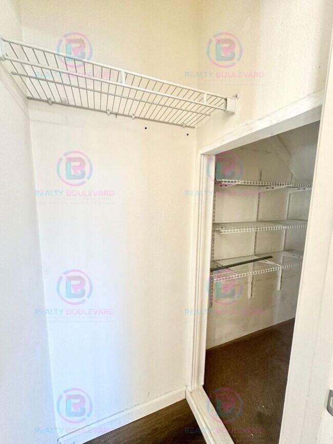 Building Photo - 1/2 Month Free - Look & Lease Same Day!!! Spacious 4-Bedroom 3 Bath, 3 Car Garage Home with Loft,...