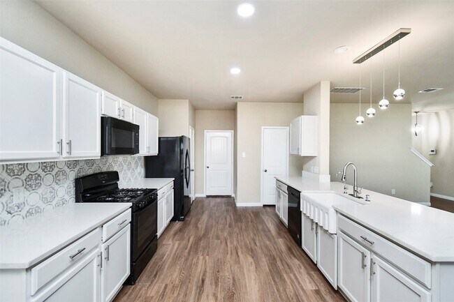 Building Photo - 18638 Lansdowne Stream Path