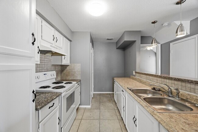 Building Photo - 14550 Fonmeadow Dr