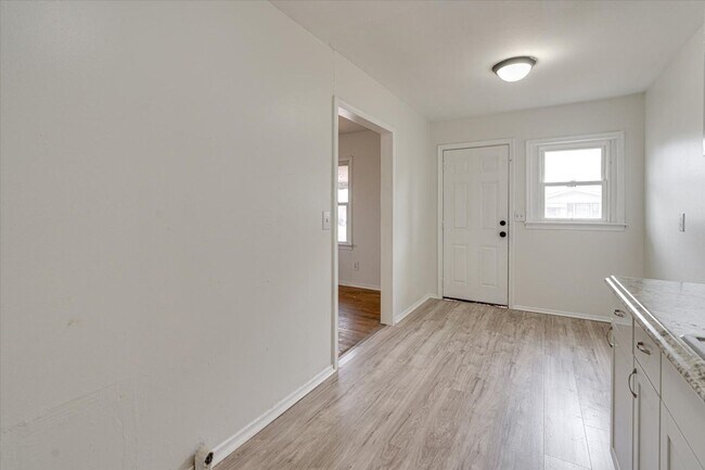 Building Photo - 1615 Heather St