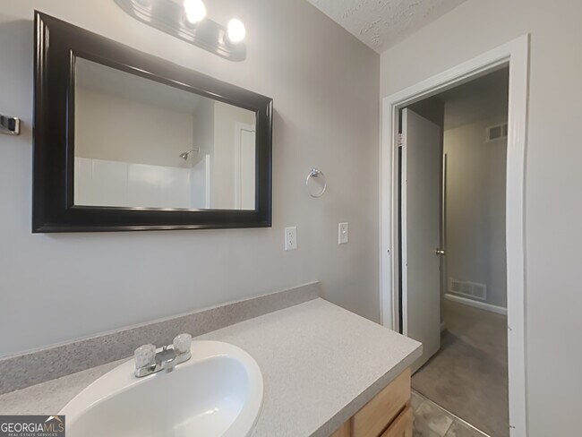 Building Photo - 6471 Chickasaw Dr