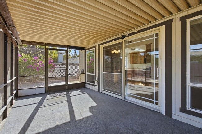 Building Photo - 7113 Mountainside Dr
